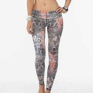 Body Language Scrunchy Leggings